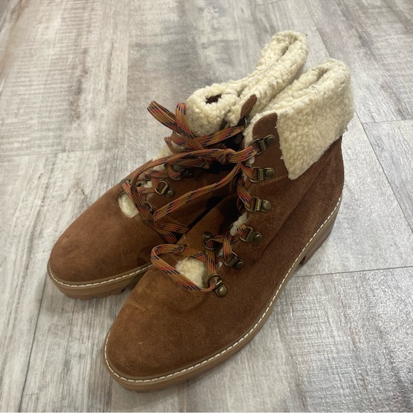 RENVY Cognac Sherpa Booties Size 8.5 - Picture 1 of 6